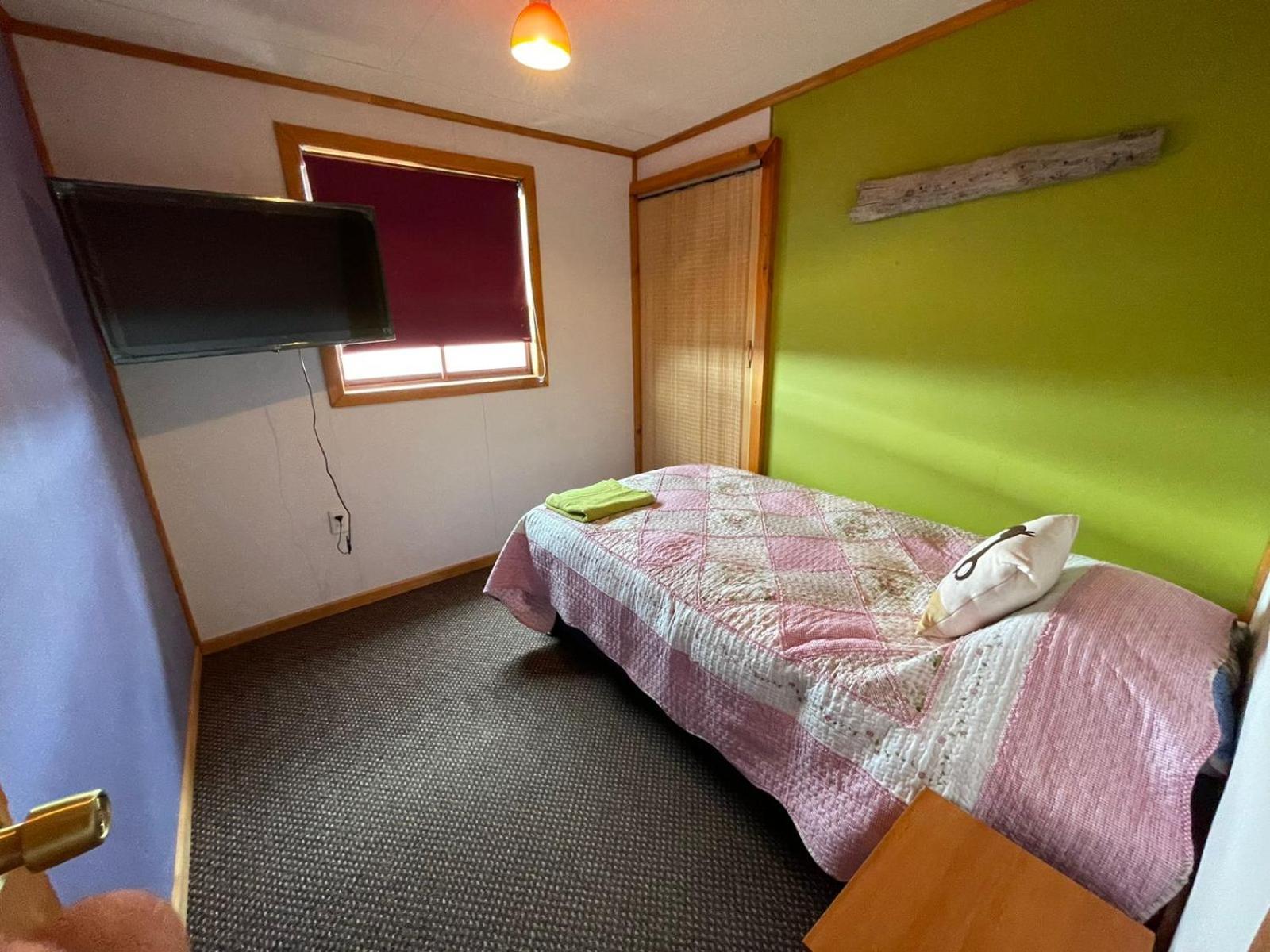 Posada De Los Gatos Bed & Breakfast Puerto Natales Exterior photo